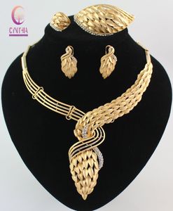 Llegada Collar de traje africano Conjunto de joyas 18K Chapado en oro Cristal Boda Mujeres Accesorios nupciales Conjuntos de joyas nigerianas