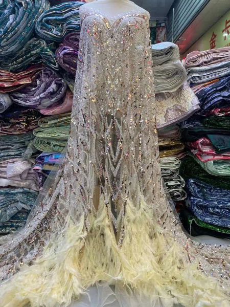 Nouveau tissu en dentelle en maille africaine 5 yards Sequins de luxe Plumes de broderie en dentelle en dentelle en dentelle en dentelle Français pour robe de mariée
