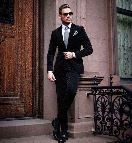 Nueva llegada Esmoquin negro Slim Fit Trajes de boda para hombre Dos botones Traje de novio Dos piezas Traje formal por encargo barato (chaqueta + pantalones)