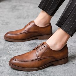 Nouvelle arrivée marron hommes chaussures habillées marques d'affaires 2023 pointu en cuir chaussures décontractées grande taille 47 Oxford chaussures pour hommes chaussures