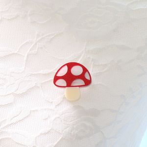 Nouvelle arrivée Broche de champignons mignons enfants mignon (épingle de sécurité) Bijoux en acrylique coupé en laser pour cadeau de bébé