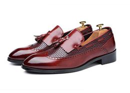 Nouvelle arrivée Designer Hommes pointus glands Oxfords appartements Chaussures à enfiler Homme Robe de retour Chaussures de bal de mariage
