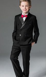 Nieuwe Collectie Double-Breasted Peak Black Revers Kid Complete Designer Knappe Boy Wedding Suit Boys 'Attire Custom-Made (Jacket + Pants + Tie)