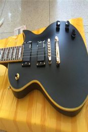 Nieuwe aankomst Eclipse II VB Custom Mat Black Electric Guitar Active EMG Pickups 9V Batterij Box Yellow Binding7084304