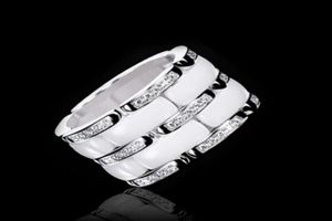 Nieuwe collectie Mode Dame 316 Titanium Staal Zwart Wit Keramische Instelling Drie Rijen Diamanten Bruiloft Verloving 18K Vergulde Ring6443335
