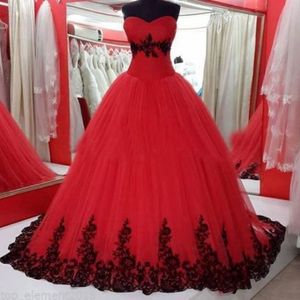 Nieuwe aankomst Gotische trouwjurken gezwollen baljurk rood en zwarte kanten appliques zachte tule bruidsjurken op maat gemaakte feestkleding 273B