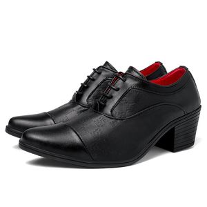 Nouvelle arrivée à talons hauts Chaussure en cuir noir de grande taille 46 chaussures robes à orteil pointu hommes Chaussures oxford pour hommes