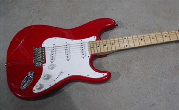 Nueva llegada de alta calidad Rojo Negro Guitarra eléctrica Cuerpo de tilo Mástil de arce Hardware cromado