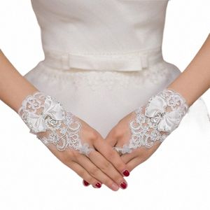 Nouvelle arrivée Ivory Bride Gants Appliques en dentelle perles Gants en dentelle bon marché Accouxes de mariage Gants de mariage bon marché pour la mariée T7ZC #