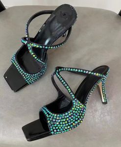 Nouvelle arrivée dame été diamant sandales strass talons hauts gladiateur sandale conception de piste femmes chaussures de mariage en cristal coloré orteils carrés