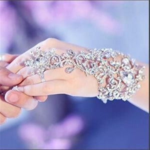 Nieuwe aankomst Luxe Diamant Diamant Crystal Bridal Glove Pols Vingerloze bruiloft Sieraden Armakbanden voor bruid kralen mariage bruid276m
