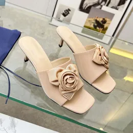 Nouvelle arrivée Rose sandales en cuir designer triangle pantoufle femmes luxe élégant et confortable sandale à talons hauts chaussures de robe de mariée z1