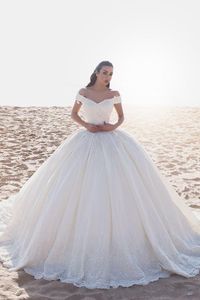 Nouvelle arrivée Robes de mariée robe de balle sexy des manches de capuchon d'épaule applications en dentelles