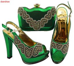 Nouvelles chaussures et sacs d'arrivée pour assortir les chaussures de luxe pour femmes chaussures de mariage et sacs de sacs africains décorés avec une fête en strass WD114054184