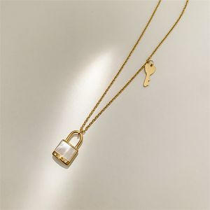 Nouveauté collier de serrure en acier titane couleur or clé collier ras du cou femmes