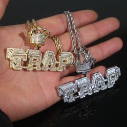 Nueva Llegada Trampa Carta Royal Crown Charm Collar Colgante con Cadena de Cuerda Hip Hop Mujeres Hombres Pavimentado Completo 5A Cubic Zirconia Boss Hombres Joyería de Regalo