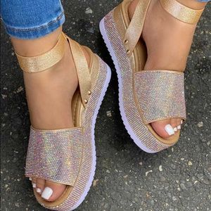 Nieuwkomers 2021 Big Size 43 Zomer Sandalen Crystal Woman Shoes Platform Gesp Strap Beach Leisure Ins Dropship Comfy Sandal Y0714