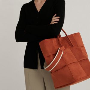 Nouveautés 2023 femmes sac à main défilé de mode seau conception sac à bandoulière sacs à bandoulière sacs à main sac à main en cuir véritable bonne qualité Ipad sac deux couleurs