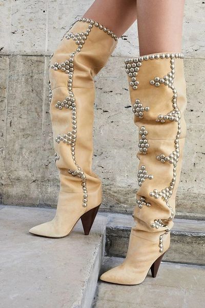 Nouveautés bottes Rivets embelli talons pointus sur les bottes au genou froncé bout pointu chaussures d'hiver à enfiler femmes