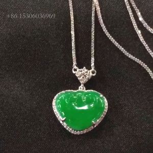 Nouvelles arrivales Factory en gros de la forme de coeur Jade Pendentif Green Natural Jadeite Gold Collier