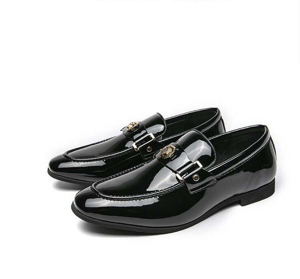 Nouveaux arrivages Locs hommes bouclés de chaussures en cuir noir brillant Slip-on Slip-on Bureau des chaussures de robe de carrière pour les chaussures de fête de garçons