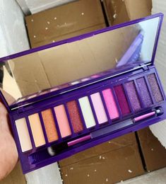 Nuevas llegadas Maquillaje Paleta de sombras de ojos ultravioleta con pincel 12 Color Sombra de sombras de ojos Paleta Shimmer Matte Purple DHL 4410635