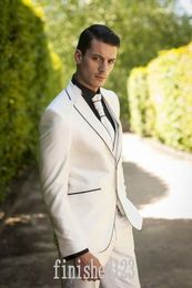 Nieuwe aankomsten Two Button Ivory Bruidegom Tuxedos Notch Revers GroomsMen Beste Man Wedding Prom Diner Past (Jas + Broek + Vest + Tie) G5129