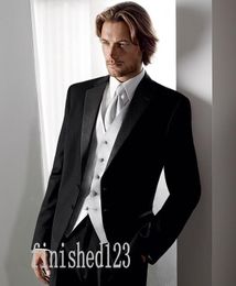 Nieuwe aankomsten Two Buttons Black Groom Tuxedos Notch Revers Groomsmen Beste Man Bruiloft Prom Diner Past (jas + Broek + Vest + Tie) G5000