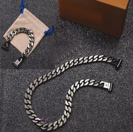 Neu Kommen Mode Männer Titan Stahl Gravierte V Silber-schwarz-farbe Hardware Dicke Halskette Armband Mit Regenbogen-farbe Charme 20542877893