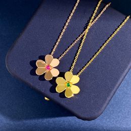 Nouvelle arrivée Mini 3 collier de trèfle pour les femmes simple petite chaîne de clavicule d'herbe chanceuse ensemble cadeau