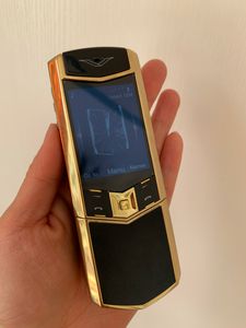 Nuevo llega Signature High Classic Luxury V8 Slide Phone Sensor de gravedad dorado Cristal de zafiro Cuerpo de metal Mp3 Bluetooth desbloqueado Tarjeta SIM dual Moblie Teléfonos celulares