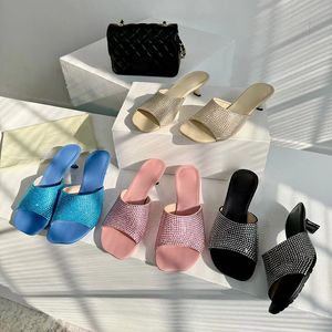 Nouveau arrivée Women Square Toe High Heel Slippers Hot Sale Designer Designer de haute qualité Hignestone Decor Summer Talon Talon Femme Mules