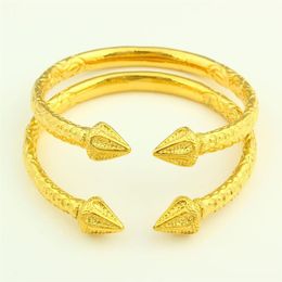 Nouveau Arrowhead ouvrable 14 k jaune fin or massif rempli Bracelet gravé à la mode aiguille motif Bracelet 2 pièces bijoux en gros269p