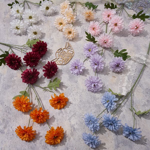 Nueva flor artificial Melasagna Crisantemo Gerbera Luz Decoración del hogar de lujo Adornos de mesa de comedor de flores Accesorios de fotografía LT