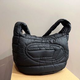 Nouveaux sacs à bandoulière en plumes d'automne et d'hiver die-sac sous les bras sac fourre-tout design rue sac à main de luxe femmes sac à bandoulière 230926