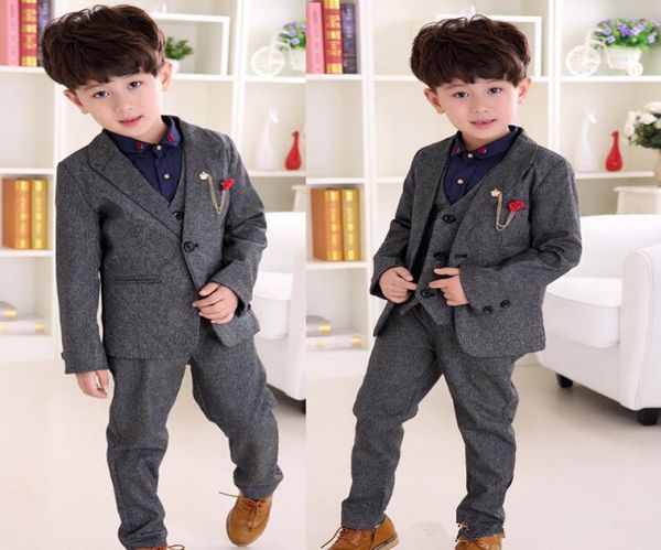 Nuevo otoño niño Boy trajes formales gris oscuro Traje para niños de tres piezas con un botón para niños pequeños trajes para ocasiones de boda Chaqueta Pantalones V2100933