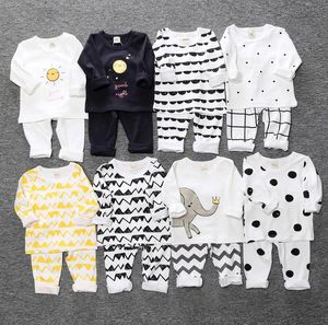 Nouveau Automne Hiver Ins Bébé Ensemble Enfants Loungewear Loisirs Porter Dessin Animé Rayé Points 2pcs Vêtements Costume Chaud Coton Tshirt Pantalon Enfants Outfit