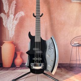 Nouvelle forme de hache Body Electric Bass Guitar 4 cordes Chrome Plated Hardware Mahogany Forme Solid Corps Rose Fingerard