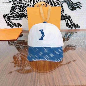 Nouveau bébé Ball Cap designer Deux sélection de couleurs chapeaux pour enfants Y compris la boîte de marque Taille 3-12 t Denim épissage conception enfants casquettes Dec05