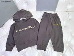 Nieuwe babykleding Grote buikzak decoratie kinderen Trainingspakken Maat 100-150 Hoodies en elastische taille broek Oct20