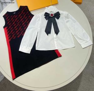 Nieuwe babyjurkjes Strikdecoratie meisje feestrok Maat 110-160 Witte kraag shirt en mouwloze gebreide designerjurk Dec10