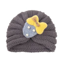 Nuevo turbante tejido para bebé, gorros de punto cálidos para otoño e invierno para niños y niñas, gorro con lazo de fresa, diadema