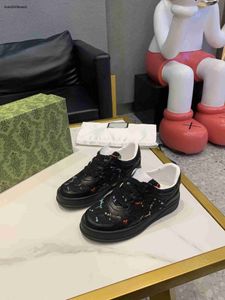 Nouveau bébé chaussure à lacets enfants baskets boîte emballage taille 26-35 coloré brodé lettre grille enfant chaussures décontractées Nov05