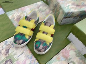 Nieuwe baby sneakers groen cartoon patroon kinderschoenen maat 26-35 hoogwaardige merkverpakking buckle riem meisjes schoenen ontwerper jongens schoenen 24 mei