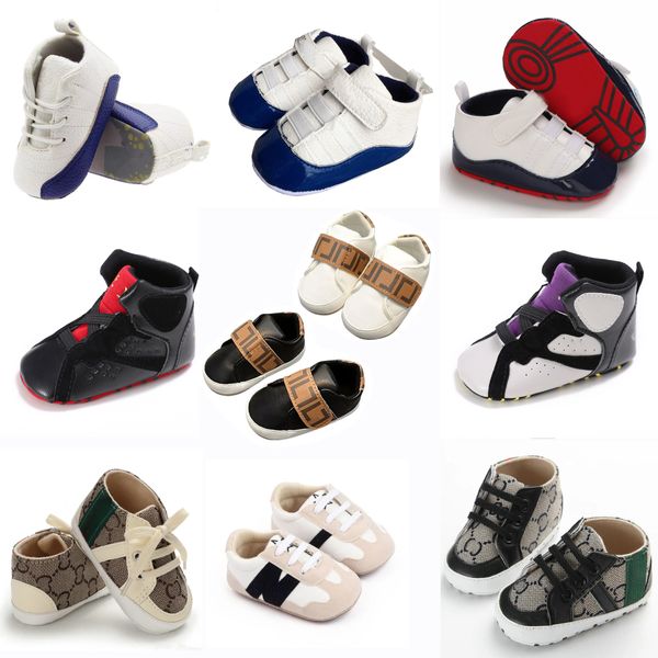 Nouveau bébé baskets enfant en bas âge enfants chaussures pieds nus semelle souple en plein air premiers marcheurs 0-5 ans pour garçon filles en cuir enfants Tennis chaussures de mode