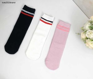 Nouveau bas bébé trois couleurs en option chaussettes pour tout-petits enfants vêtements de marque garçon fille tuyau confortable enfant collants