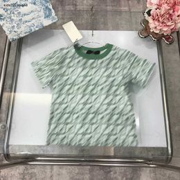 NIEUW BABY T-SHIRT KIDS Designer Designer Digient Letter Full Print Girls Short Sleeve maat 100-150 cm Boys Tees Summer T-shirt 24april