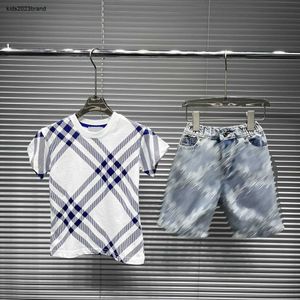 Nouveau bébé Tracksuit Summer Kids Short Suit à manches à manches 100-160 rayures Gradient T-shirt et logo Imprimé Shorts en jean Dec10