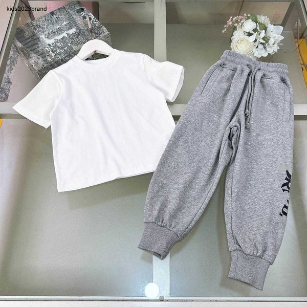 Nuevos chándales para bebés Traje de manga corta para niños Tamaño de ropa de diseño para niños 90-150 cm Camiseta redonda de cuello y pantalones deportivos de diseño ajustado 24 abril