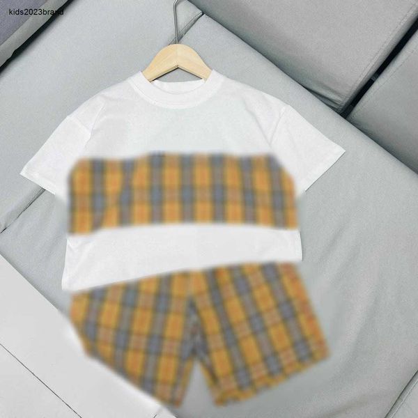 Nouvelles combinaisons de baby-tracks Cross Stripe Design Enfant Child Suit à manches courtes Contrôle de créateur Taille de 100-150 cm Boys T-shirts et shorts 24april